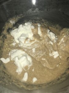 añade claras apunto de nieve a la mezcla de harina espelta
