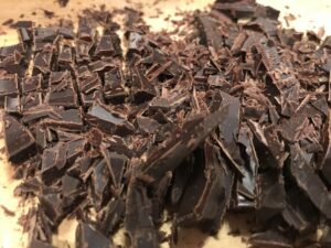 chocolate troceado para bizcocho delicioso