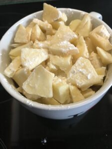 manzana pelada y troceada