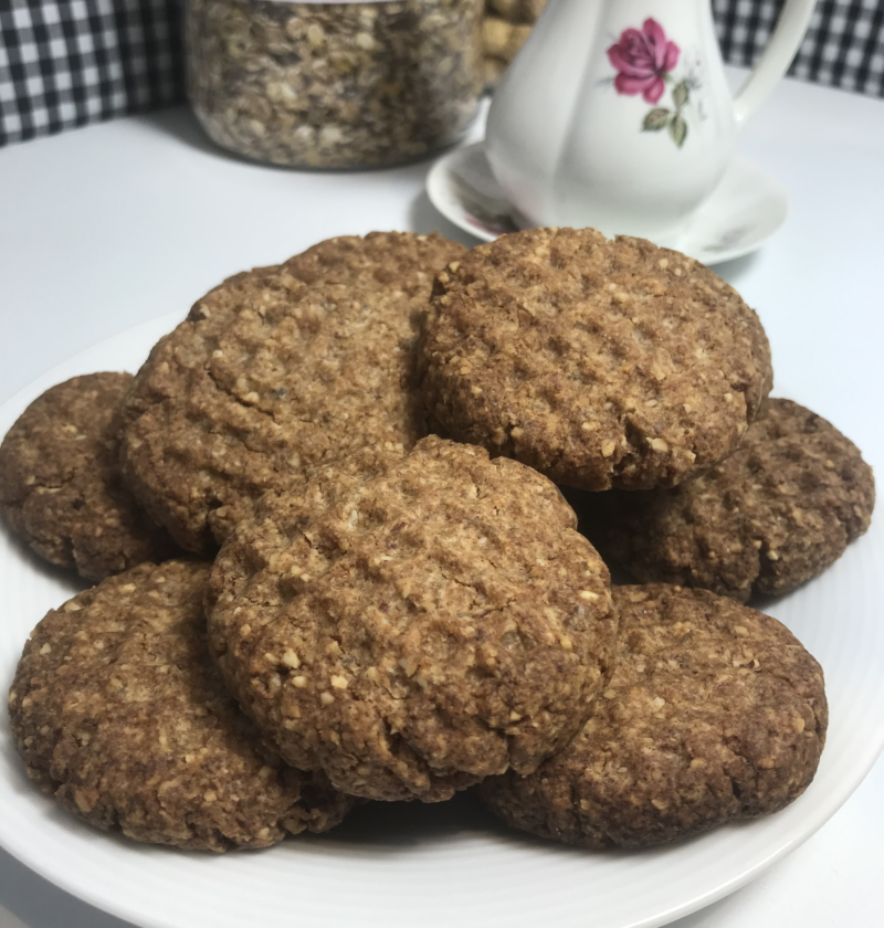 receta de galletas de centeno, frutos secos, huevo, mantequilla