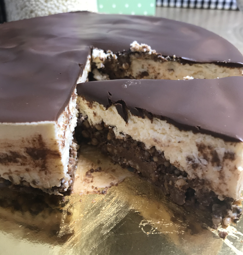 fit tarta de queso, pocas calorias, con coco y chocolate, kt kat tarta fria fit