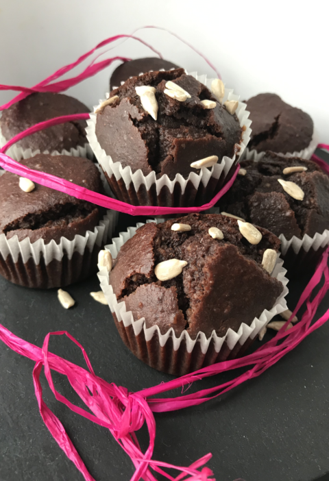 magdalenas de centeno y chocolate con semillas de girasol, saludables, sin azucar, integral