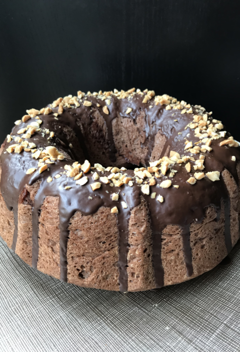 bollo con agujero, con harina de espelta, cacao, datiles, sin azucar, postres saludables, levadura de panadero