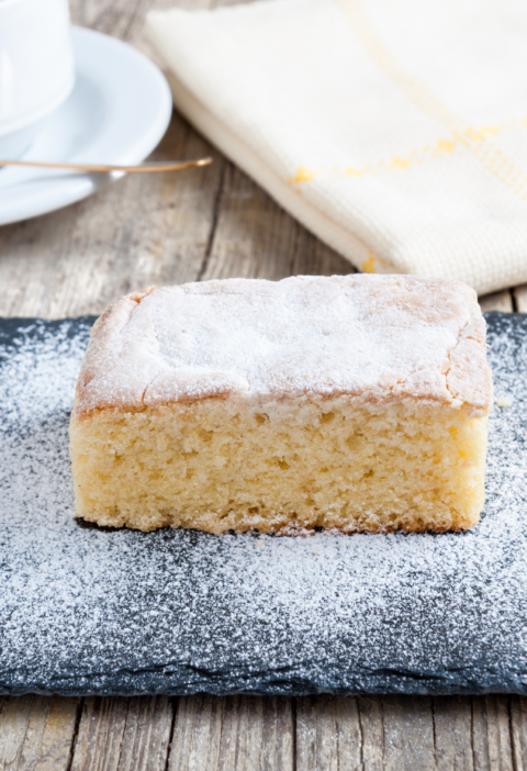 bizcocho con harina de trigo sarraceno, maicena, manzana, limón , sin azúcar